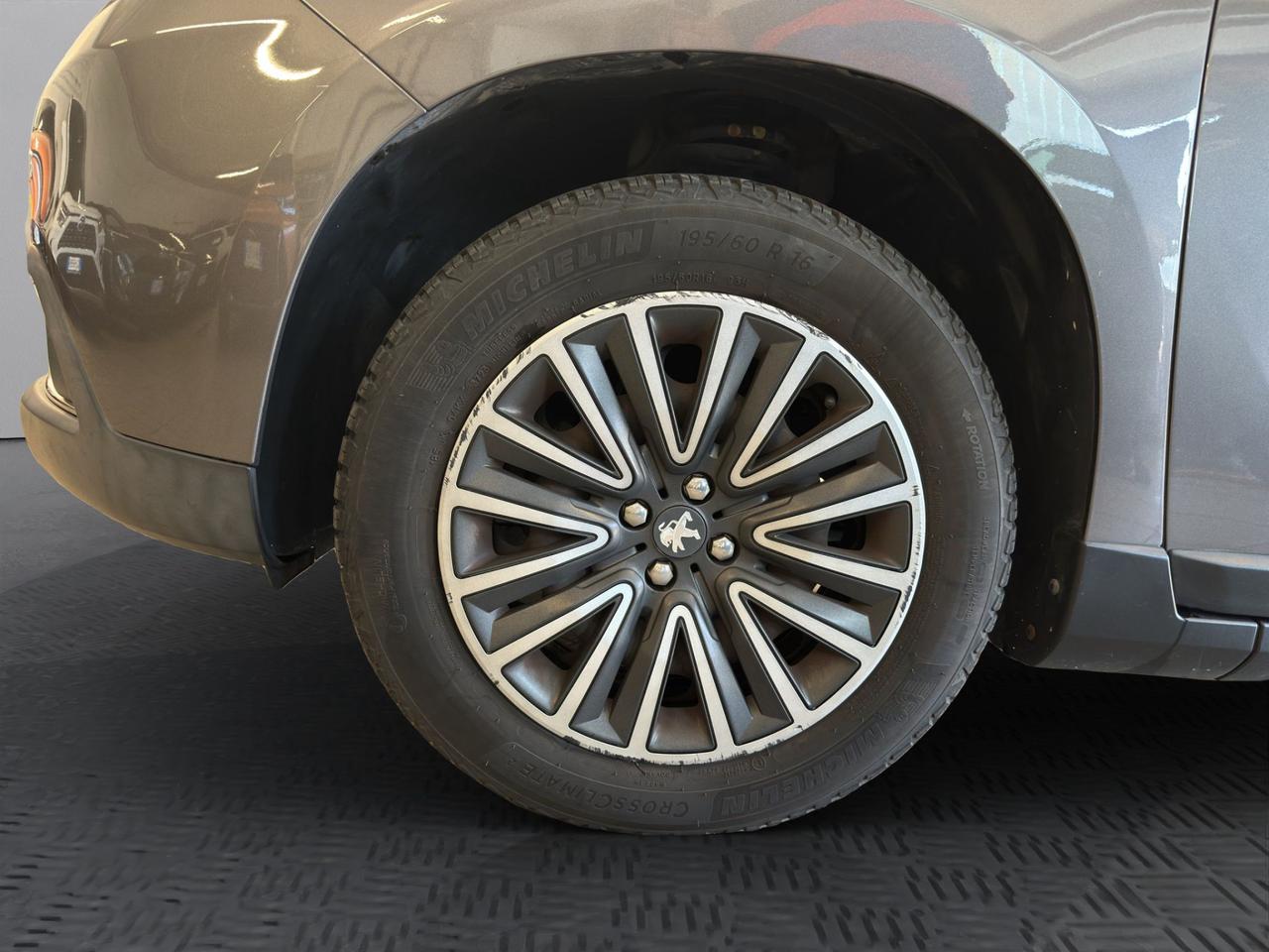 Peugeot 2008 1.6 e-hdi 8v Urban Cross s&s 92cv