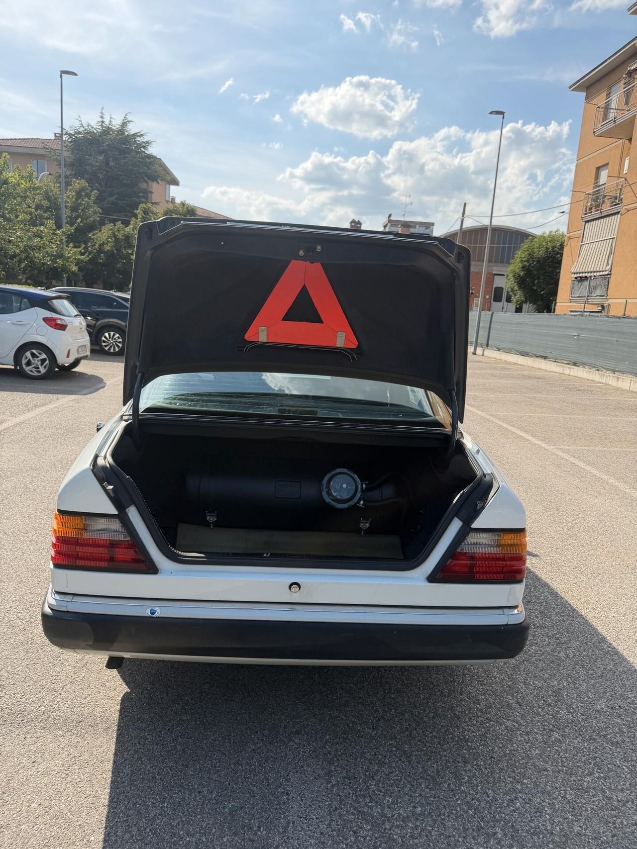 Mercedes-Benz E 200 2.0 GPL - CERTIFICAZIONE ASI - OTTIME CONDIZIONI -