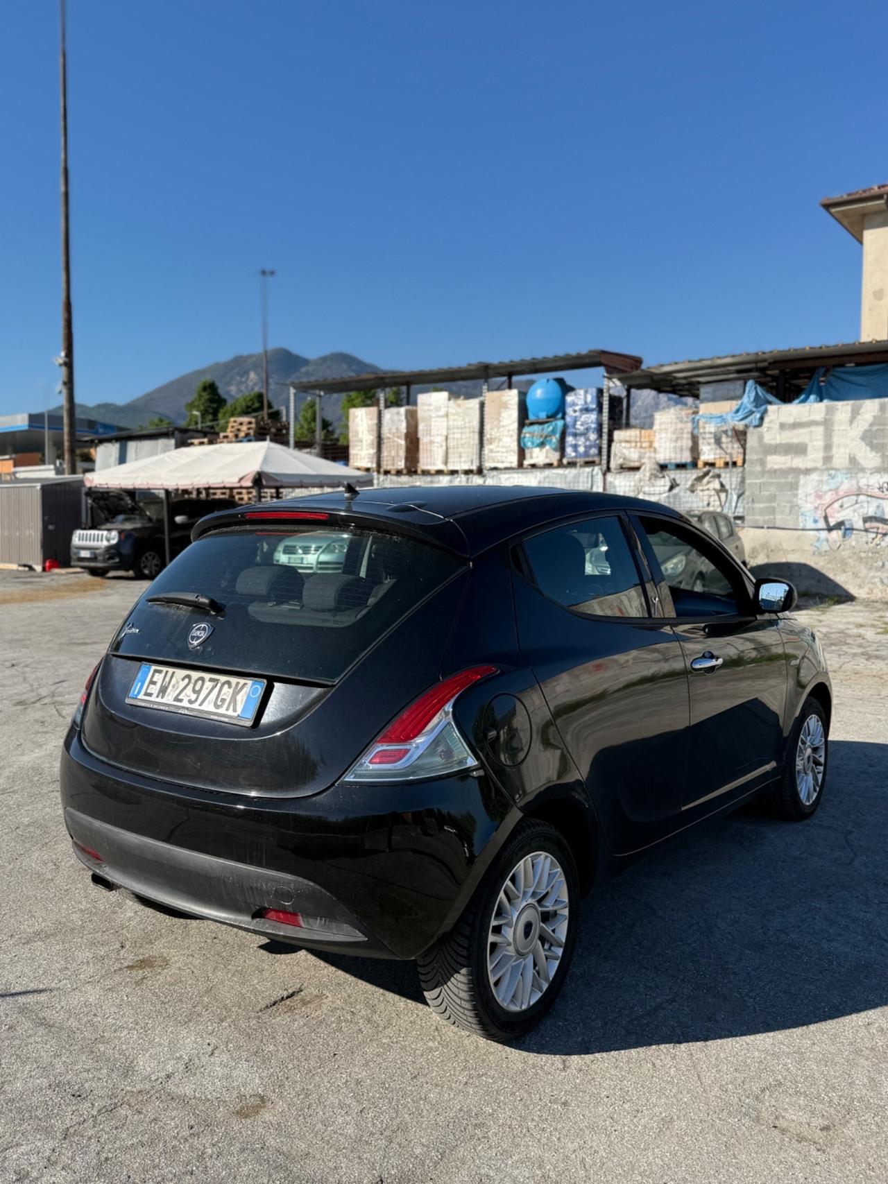 Lancia Ypsilon 1.3 MJT 16V 95 CV 5 porte S&S Silver