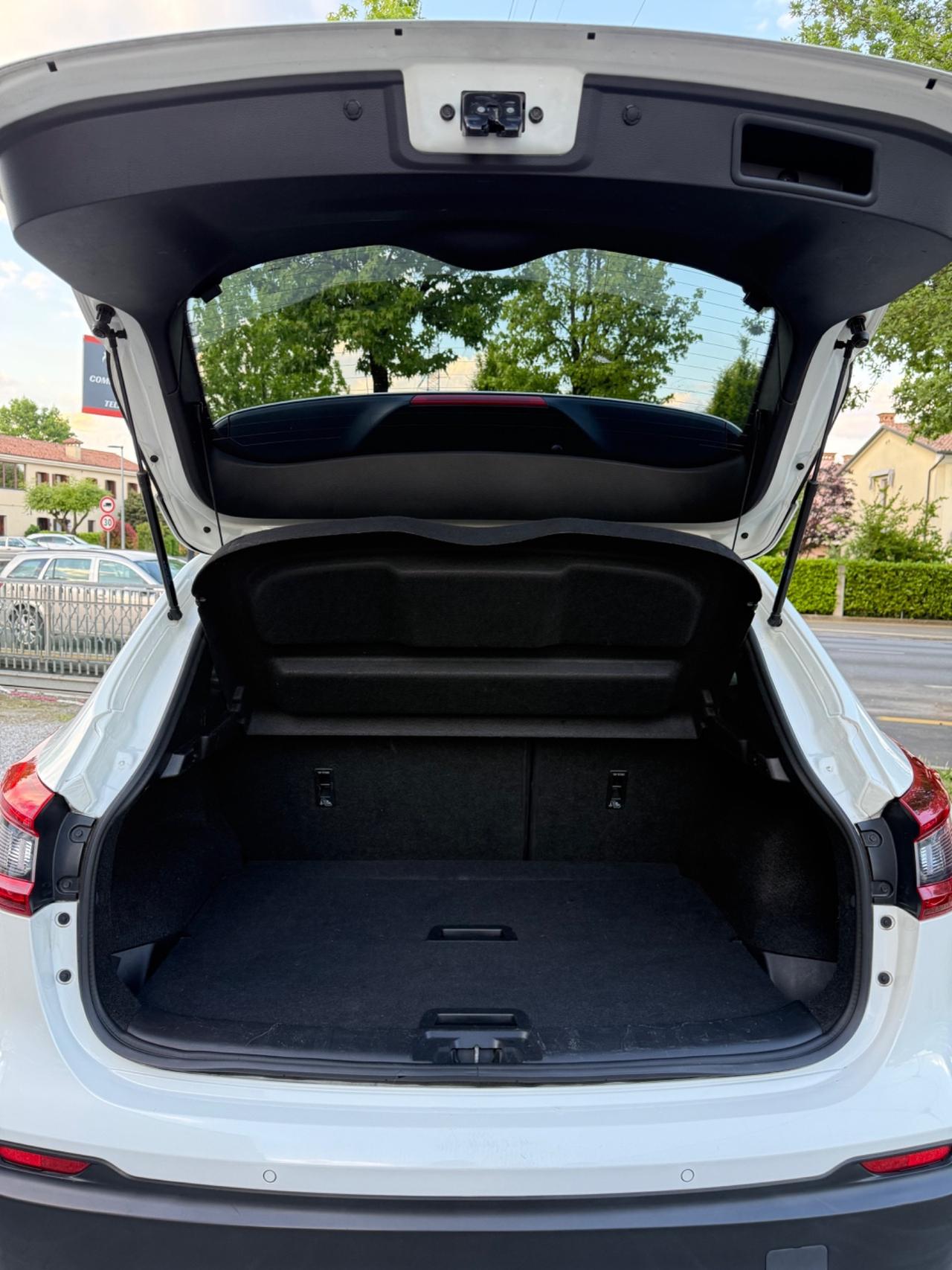 Nissan Qashqai 1.6 dCi 2WD N-Connecta 12 mesi di garanzia