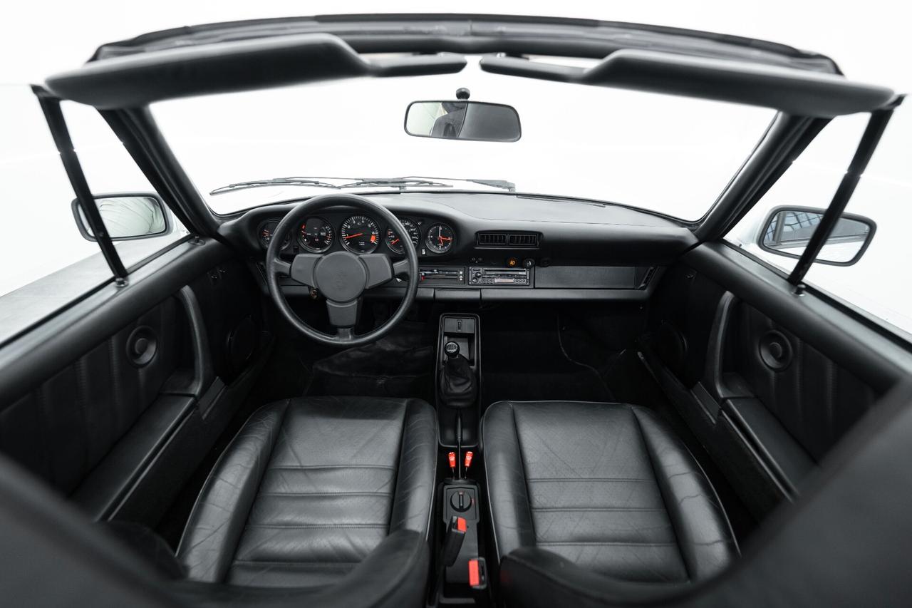 Porsche 911 Carrera 3.2 Cabriolet