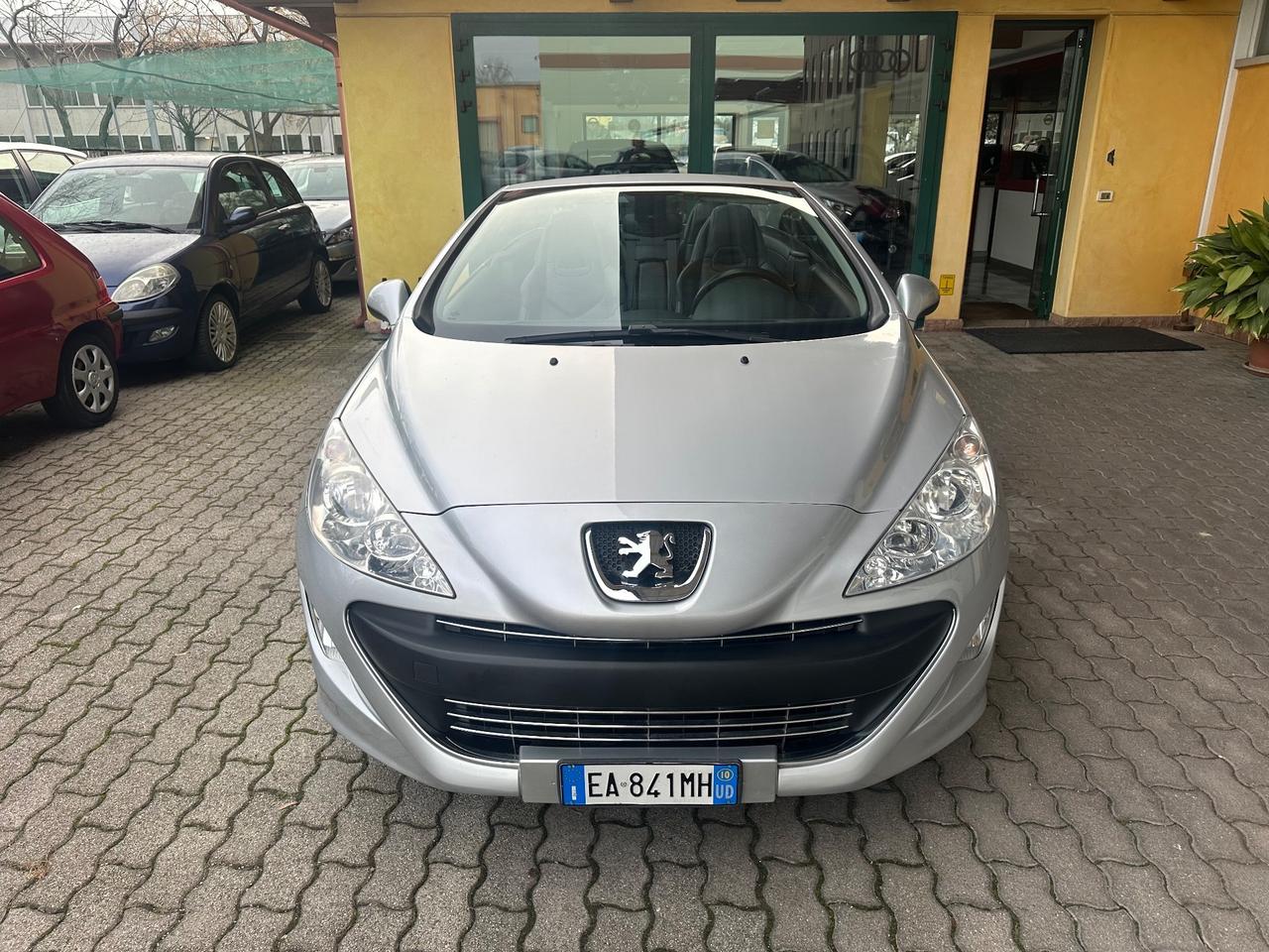 Peugeot 308 2.0 HDi 140CV CC Féline