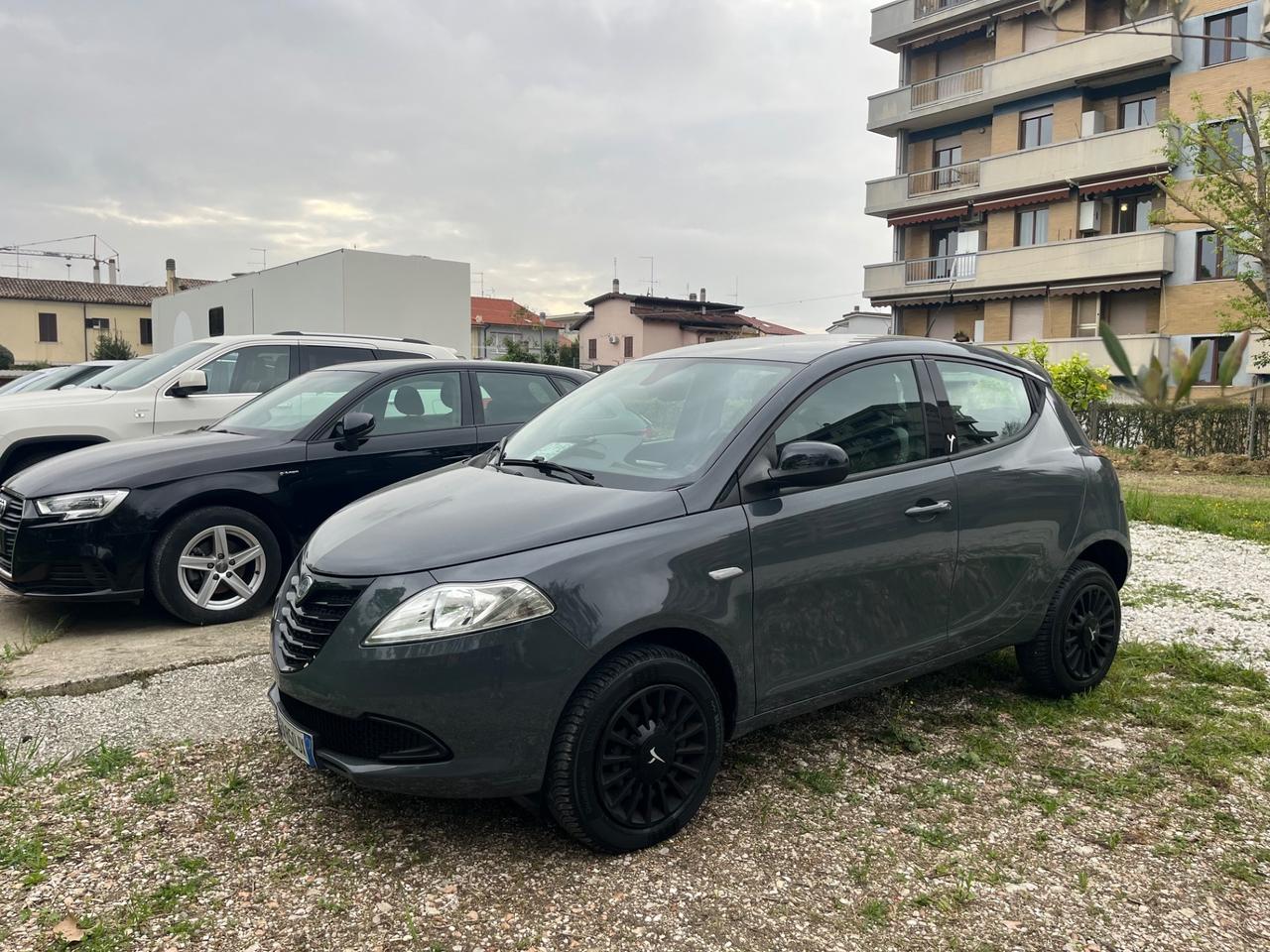 Lancia Ypsilon 0.9 TwinAir 85 CV 5 porte Metano Ecochic Gold