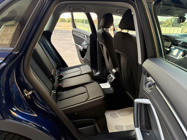 AUDI Q3 35 2.0 TDI S tronic Business COCKPIT