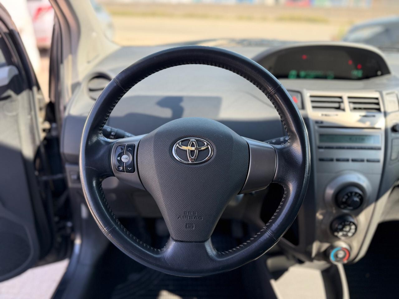 Toyota Yaris 1.0 5 porte Sol