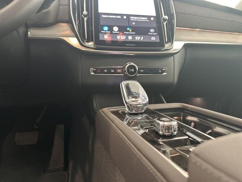 Volvo XC90 T8 Plug-in Hybrid AWD automatico 7 posti Ultra Bright
