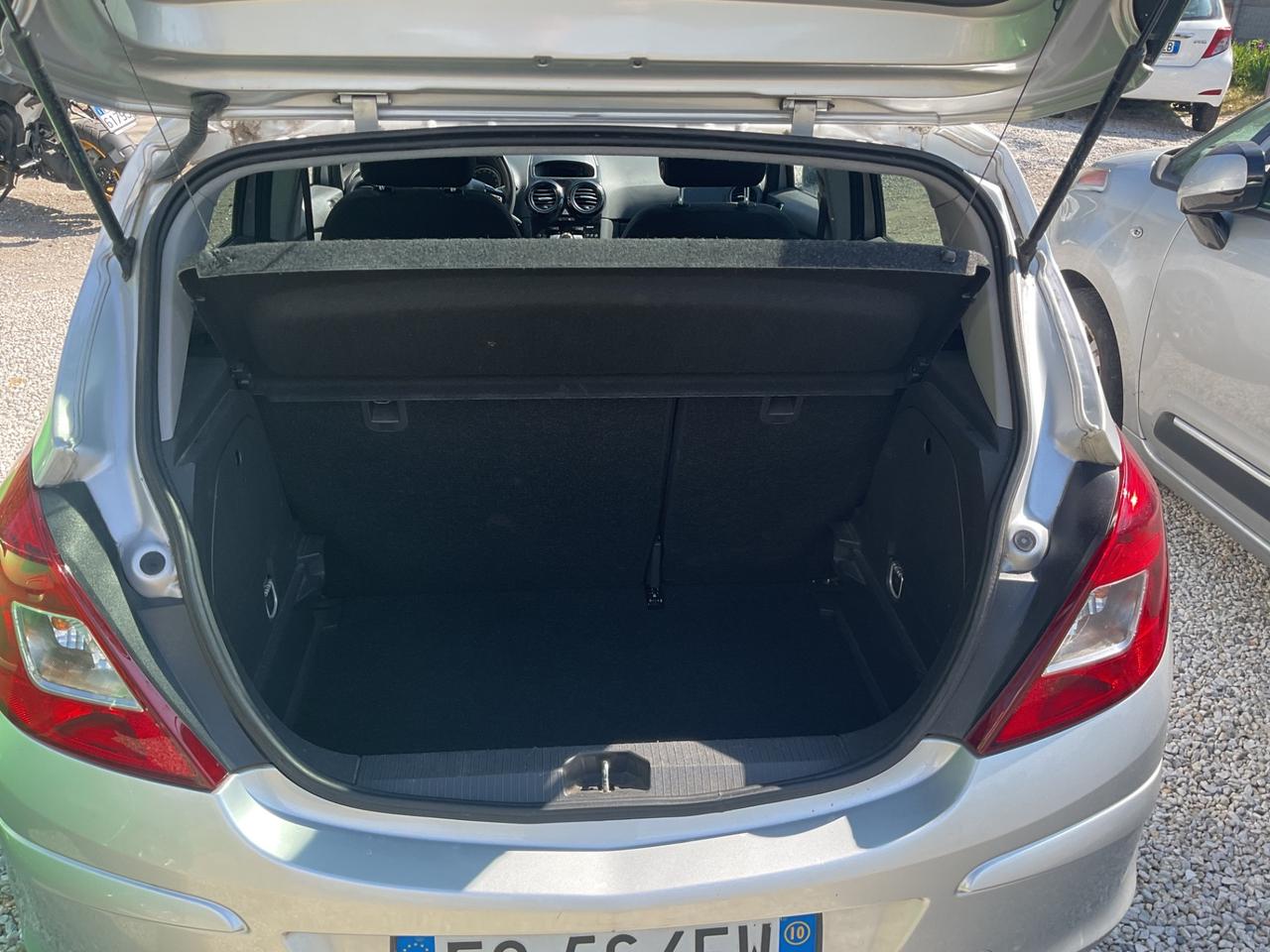 Opel Corsa 1.2 5 porte Cosmo