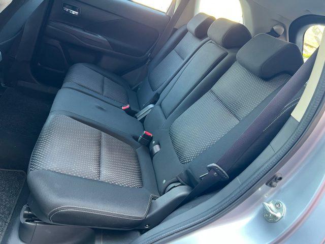 MITSUBISHI Outlander 2.2 DI-D 4WD Instyle 7p.