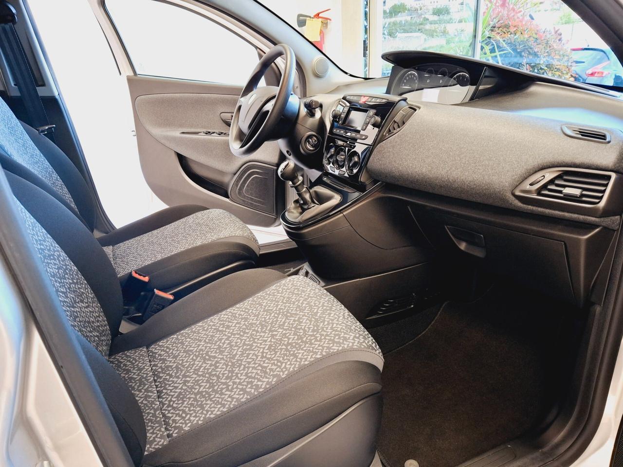 Lancia Ypsilon 1.0 FireFly 5 porte S&S Hybrid Gold