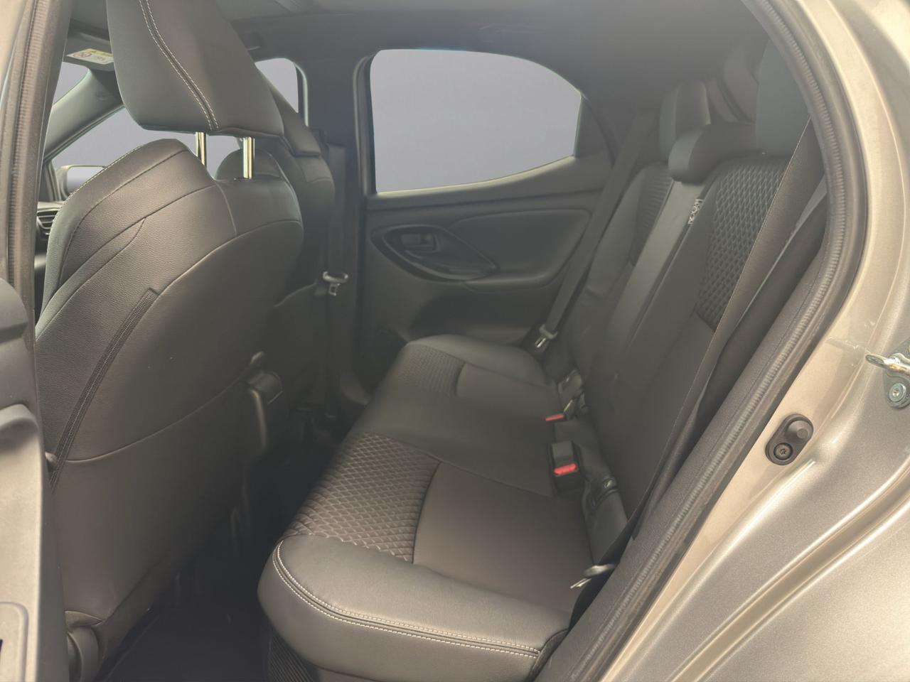 Toyota Yaris 1.5h Lounge