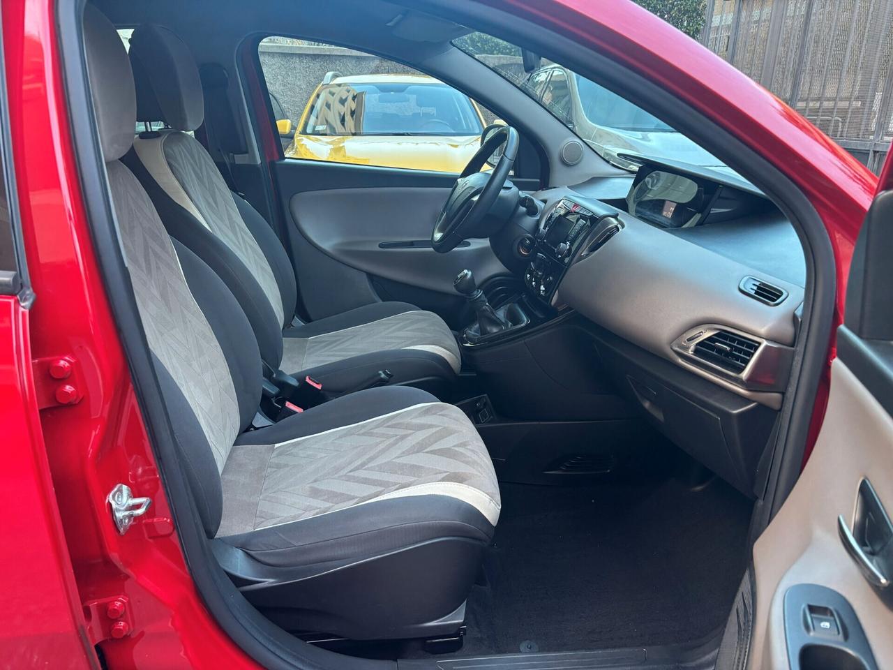 Lancia Ypsilon 1.2 69 CV 5 porte Platinum PREZZO REALE