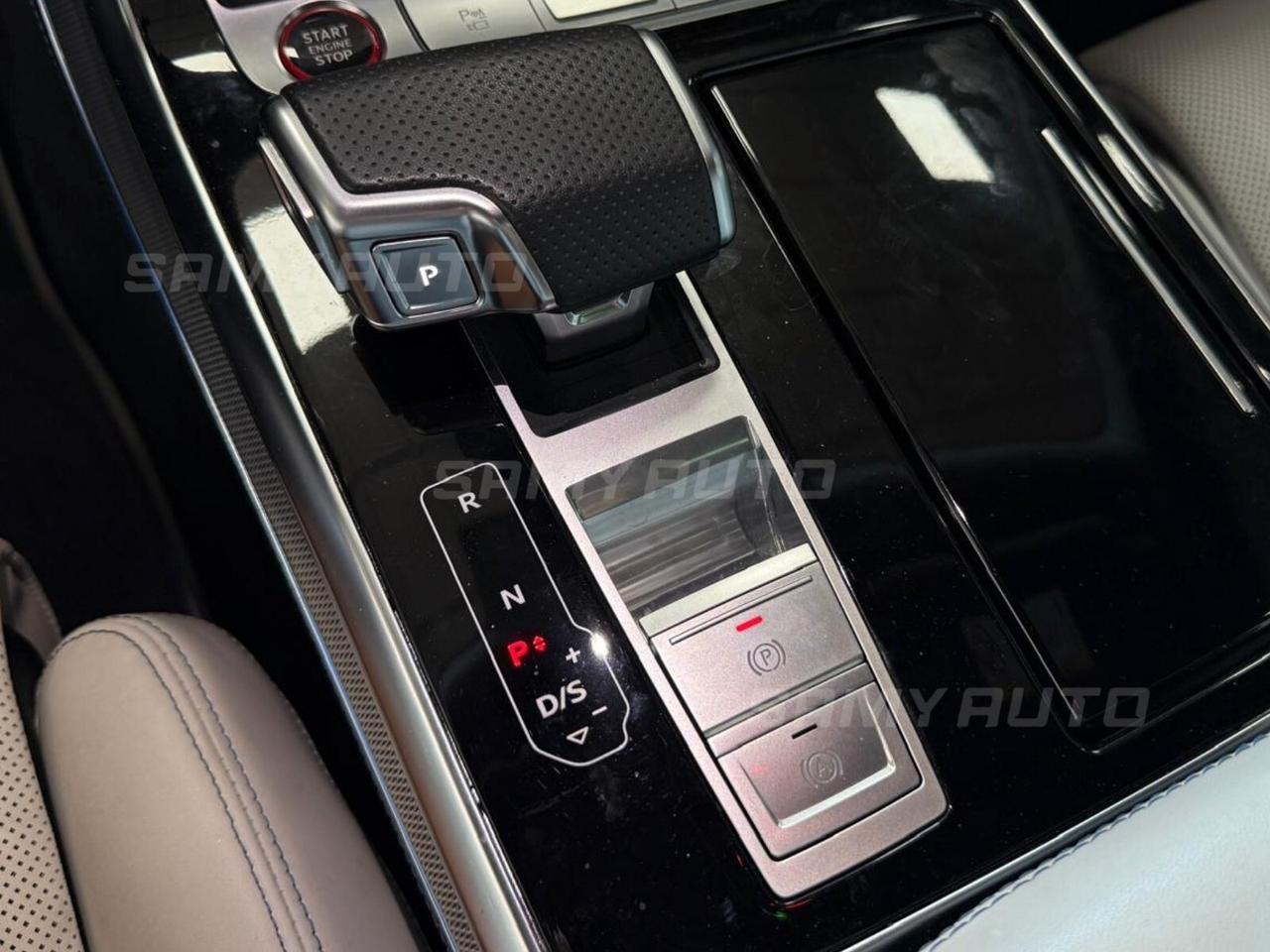 Audi Q8 RS TFSI V8 quattro tiptronic
