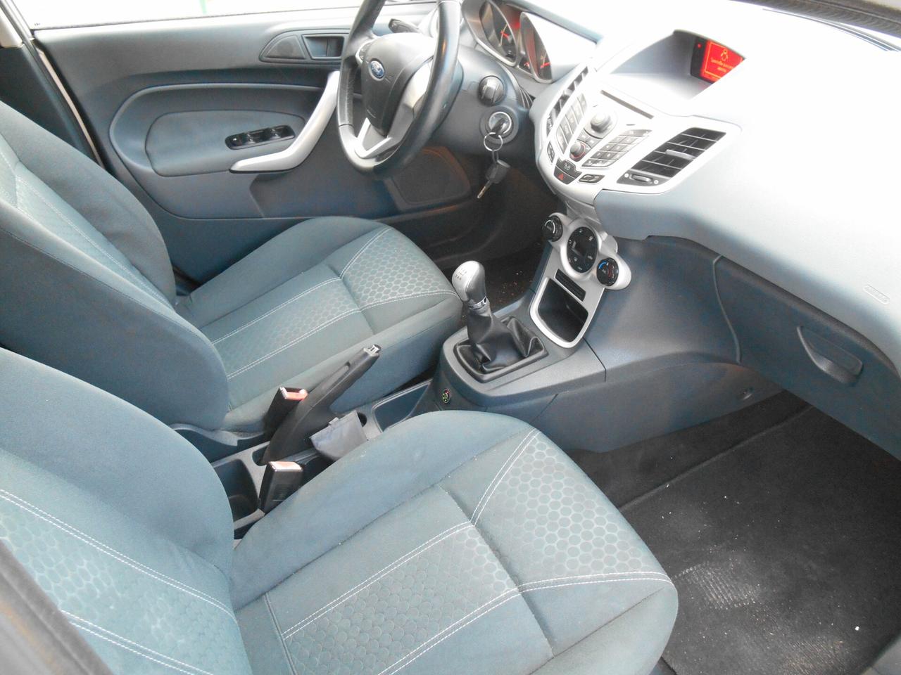 Ford Fiesta 1.4 5 porte Bz.- GPL Titanium ok Neopatentati