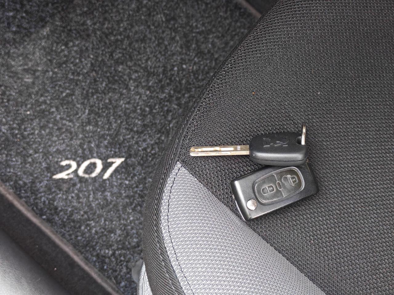 Peugeot 207 1.4 BENZINA 95cv / 43.000km / Unipro