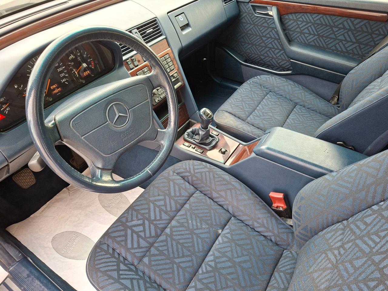Mercedes-benz C 200 Elegance *UNICO PROPRIETARIO*