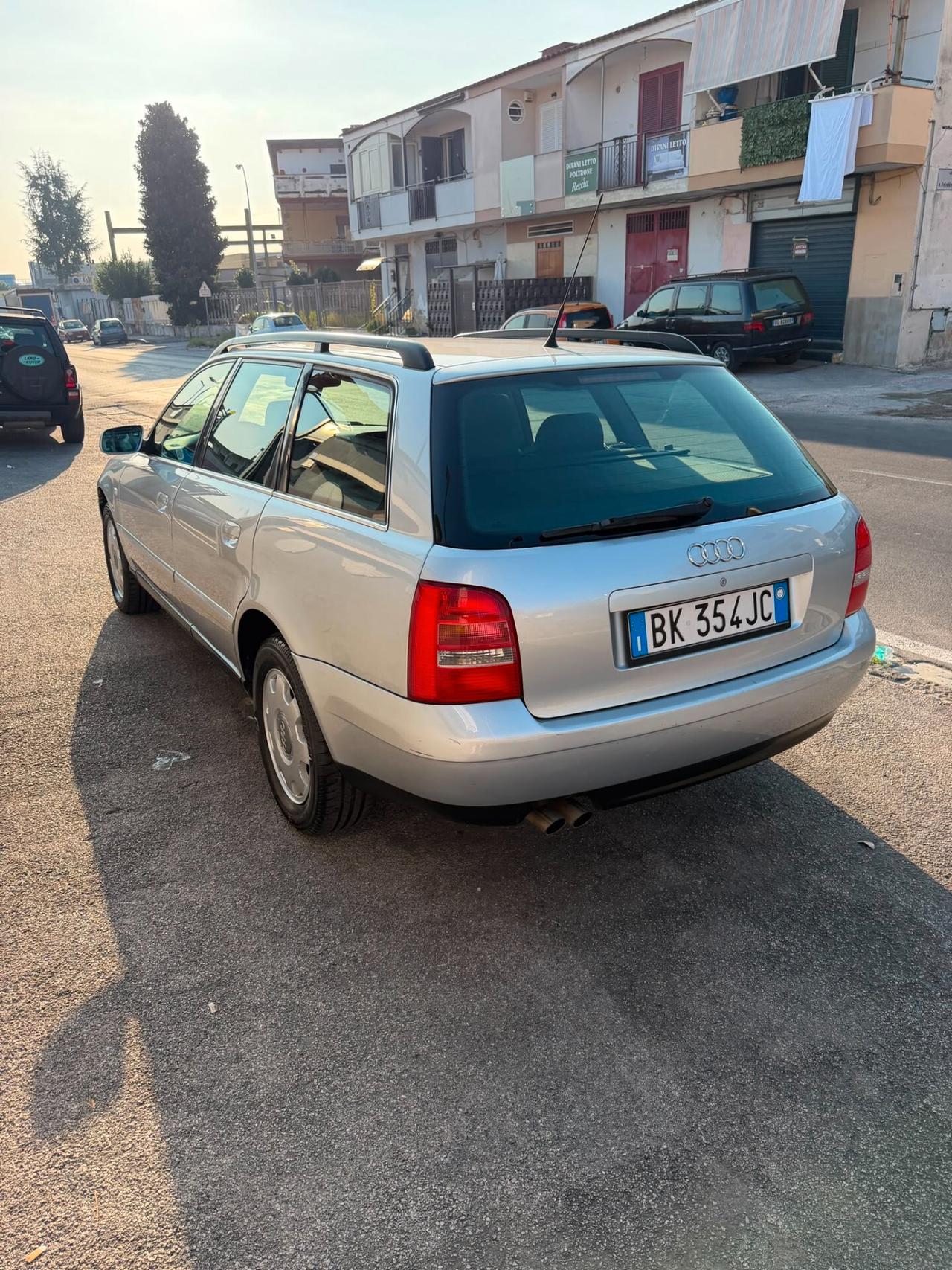 Audi A4 Avant 2.8 V6 quattro auto (5m)