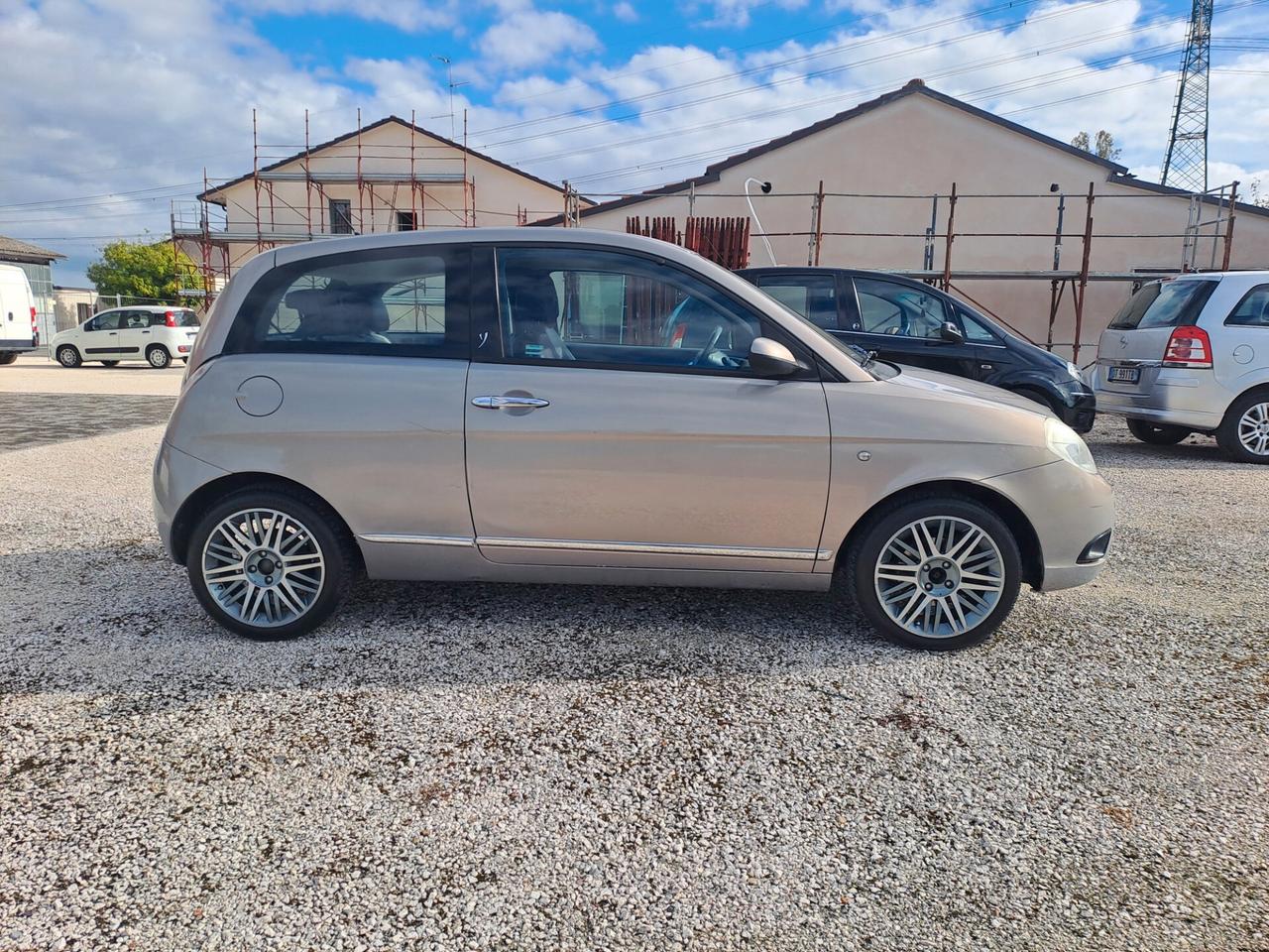 Lancia Ypsilon 1.2 Oro Plus