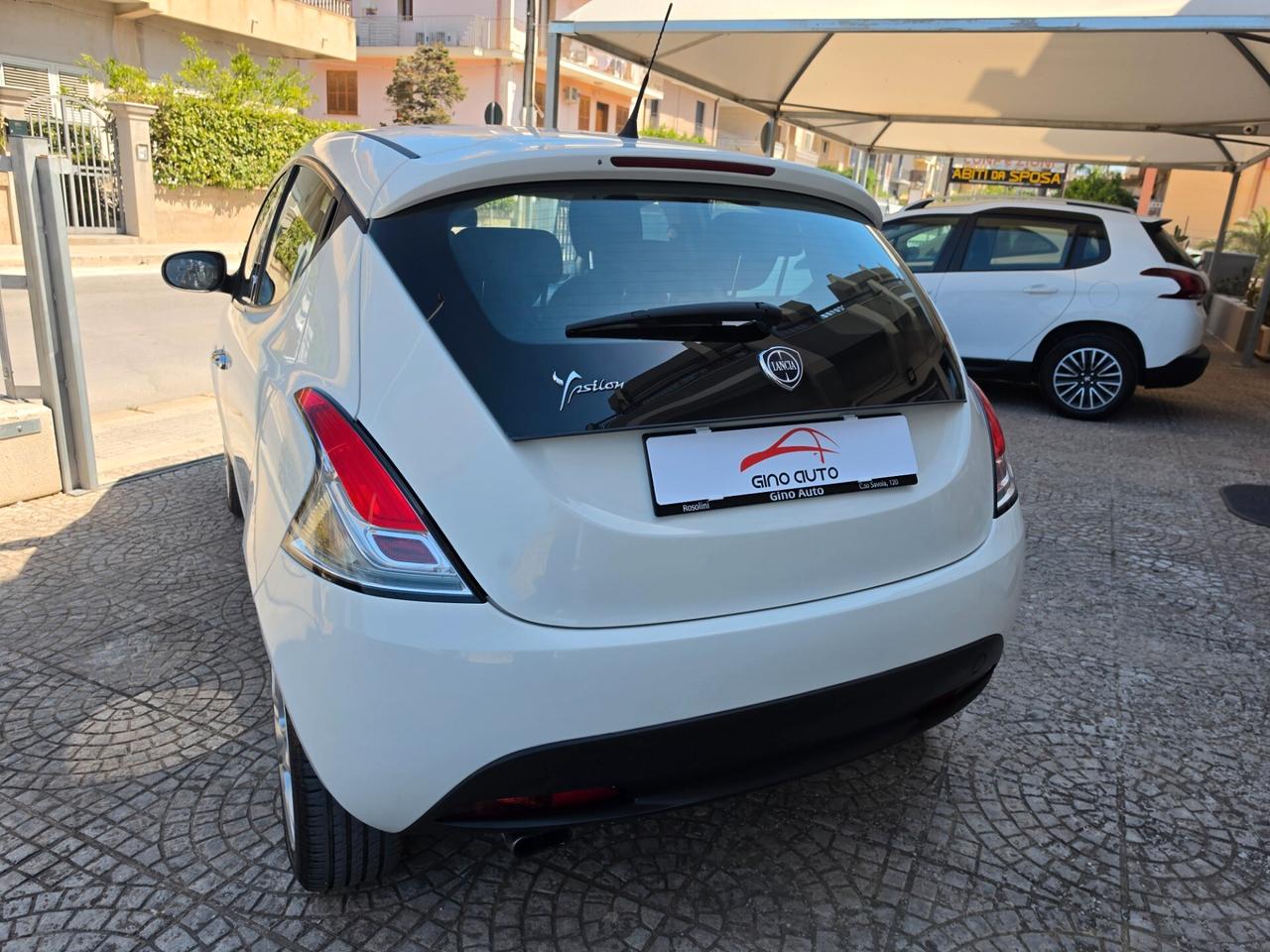 Lancia Ypsilon 1.2 69 CV 5 porte S&S Silver