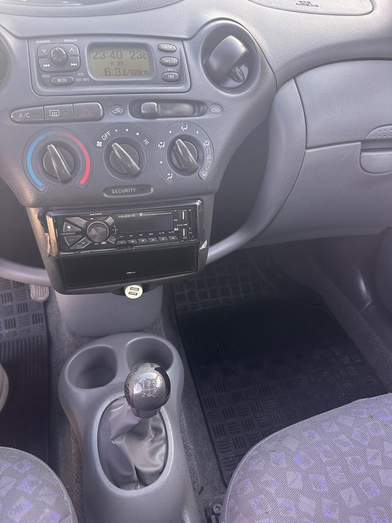 Toyota Yaris 1.3i 16V cat 5 porte Sol