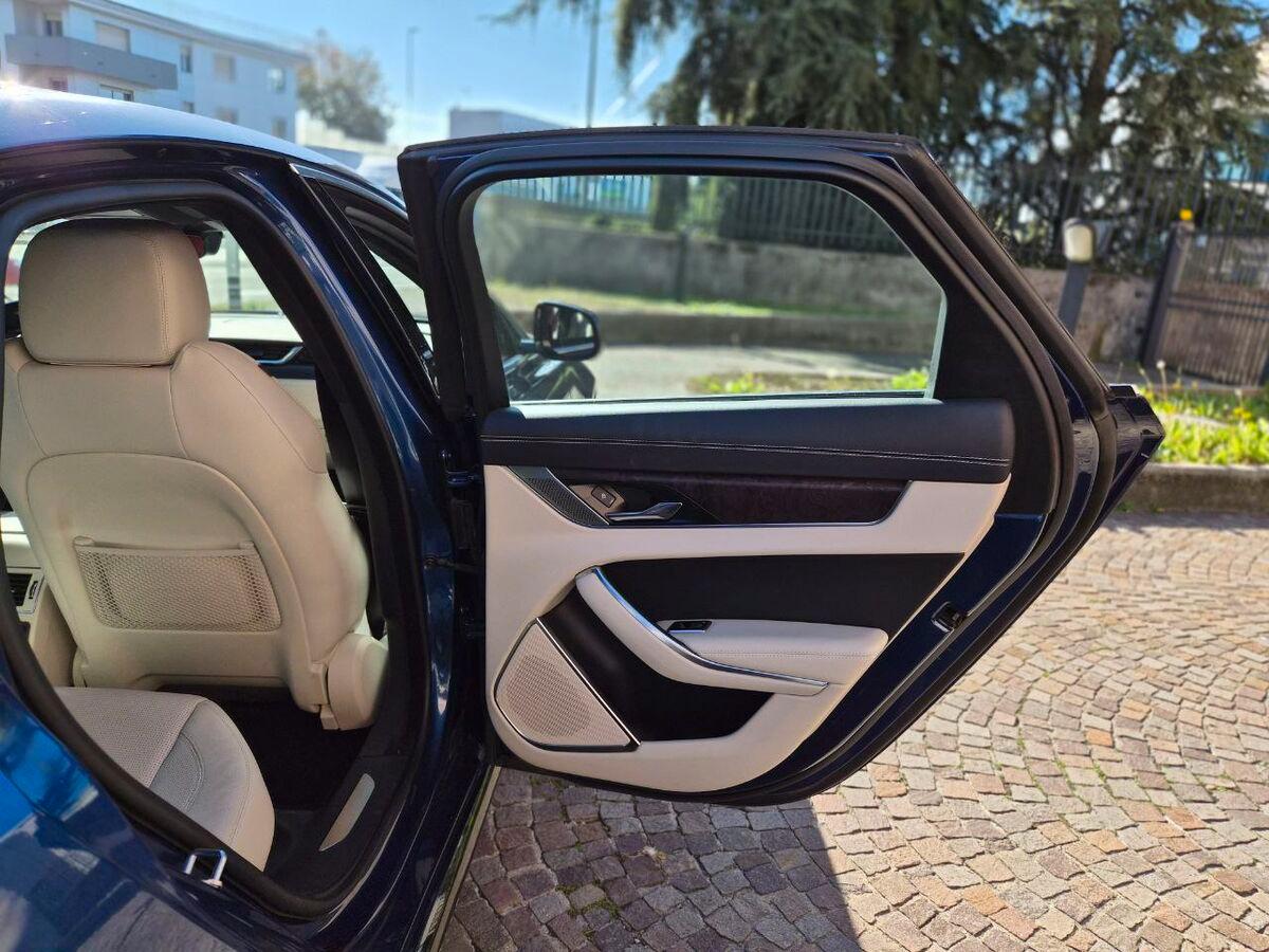 Jaguar XF II Berlina 2021 2.0d i4 mhev R-Dyn.HSE rwd 204cv auto