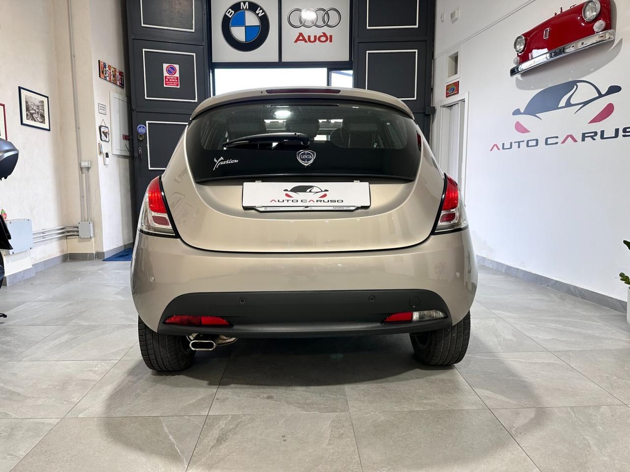 Lancia Ypsilon 1.3 MJT 16V 95 CV - PLATINO - TETTO