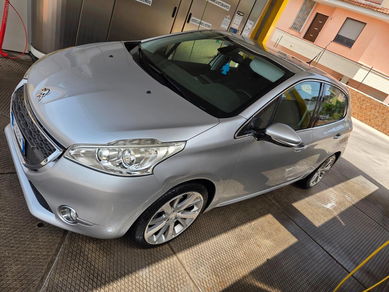 Peugeot 208 1.6 e-HDi 115 CV Stop&Start 5 porte Allure