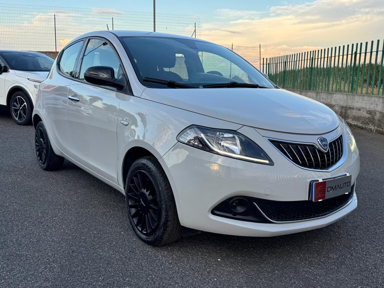 Lancia Ypsilon 1.0 FireFly 5 porte S&S Hybrid Ecochic Silver