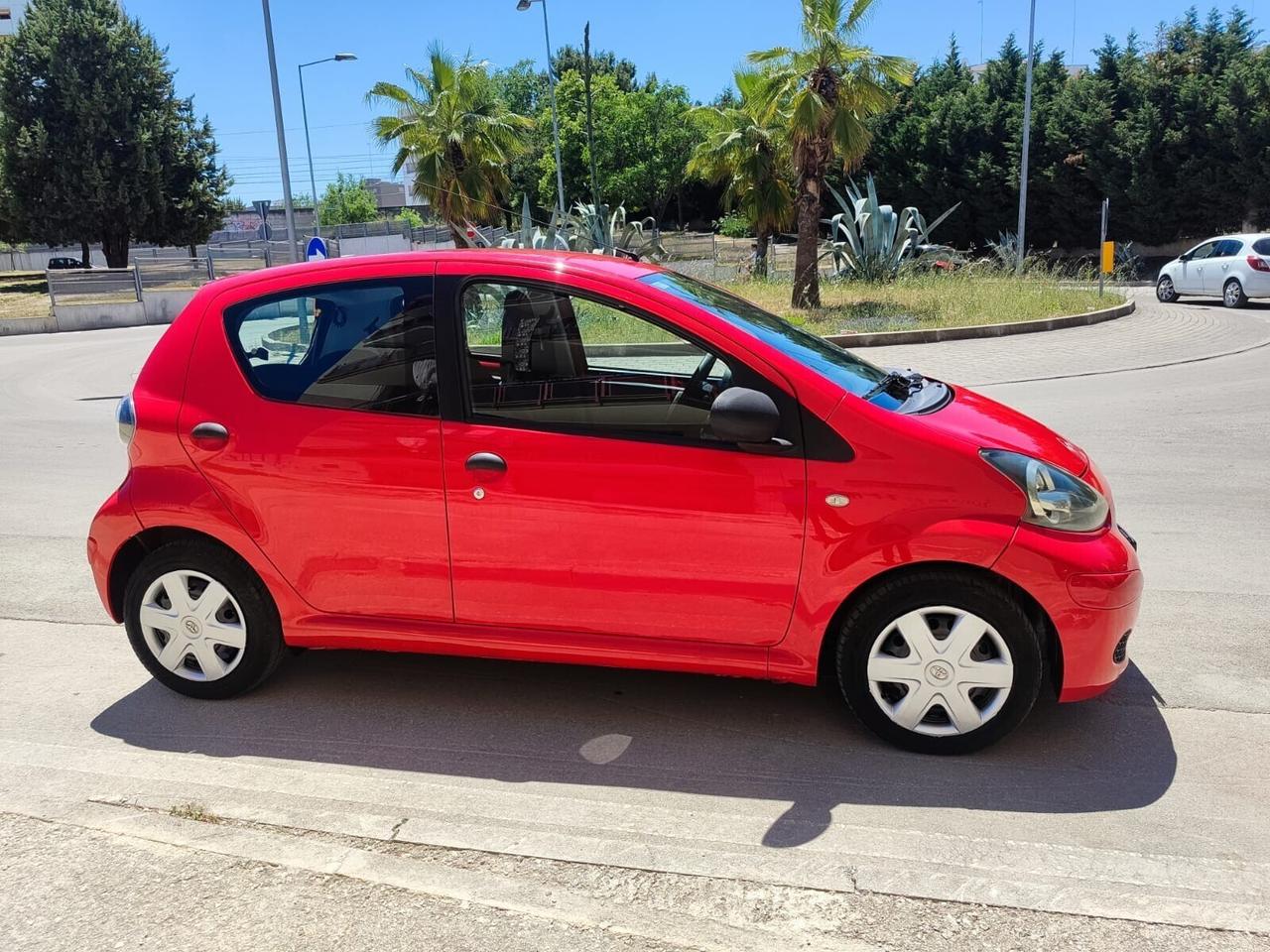 Toyota Aygo 1.0 BENZ 2010!!