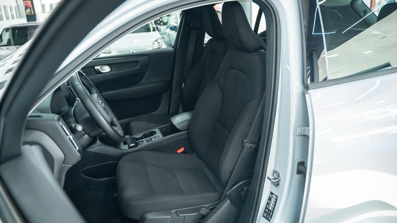 Volvo XC40 2.0 D3 150 CV MOMENTUM PRO AUTO NAVI LED FULL OPTI