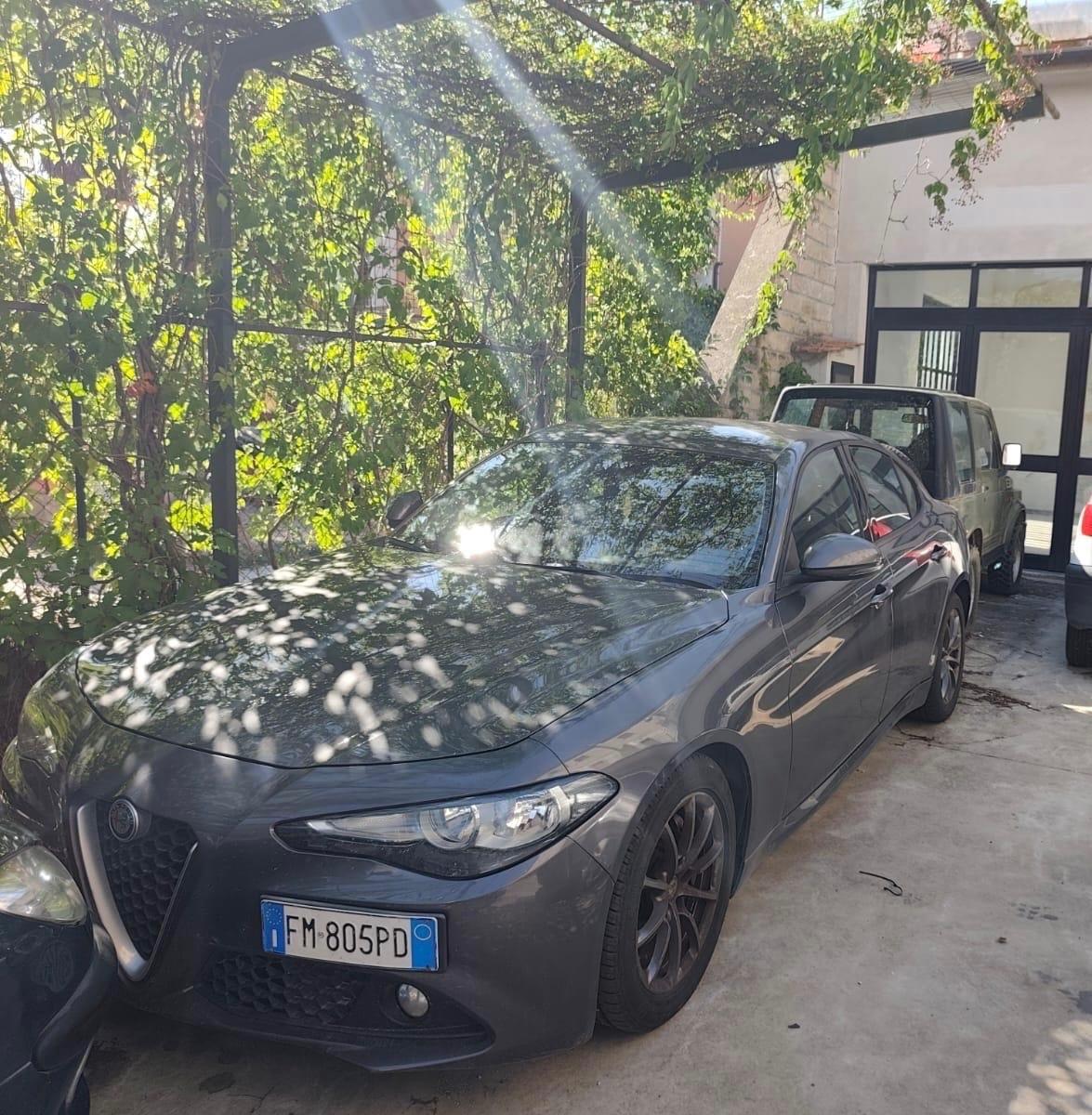 Alfa Romeo Giulia 2.2 150 CV ( motore rotto)