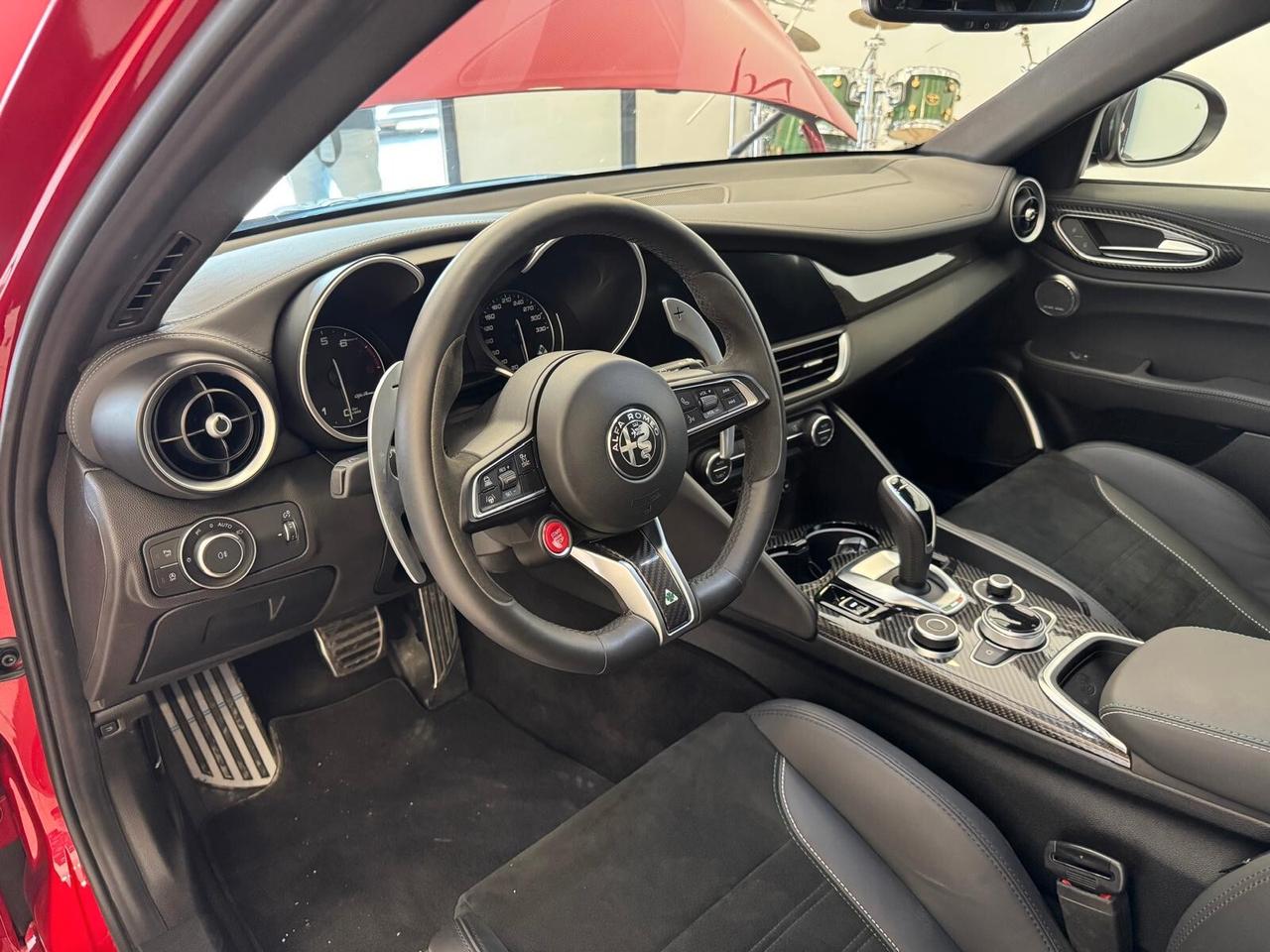 Alfa Romeo Giulia 2.9 V6 Bi-Turbo Quadrifoglio solo 6.000km