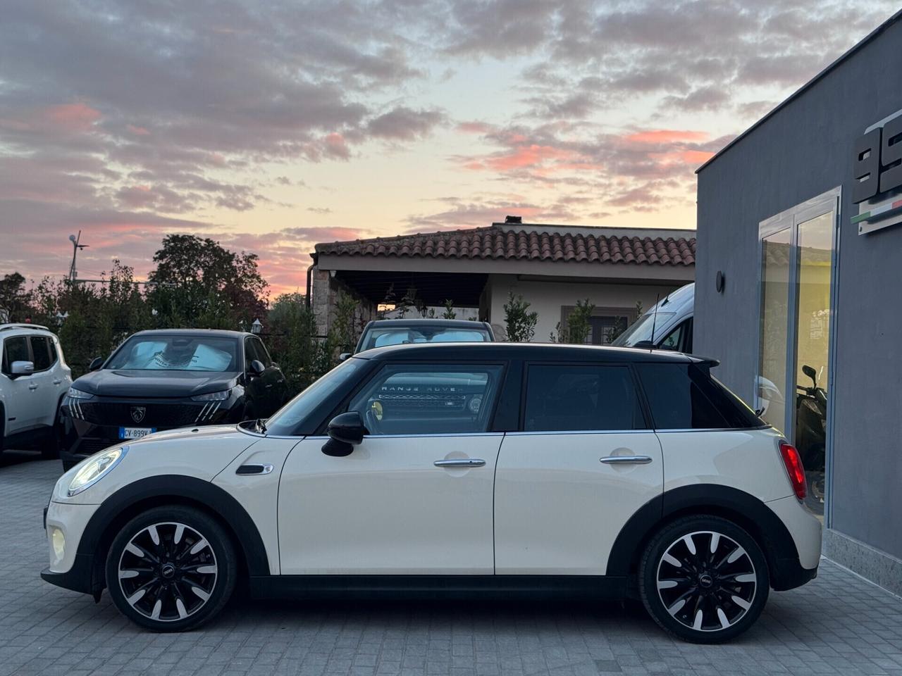 Mini Cooper D 1.5 5 porte - TAGLIANDI CERT. - GARANZIA FINO A 5 ANNI