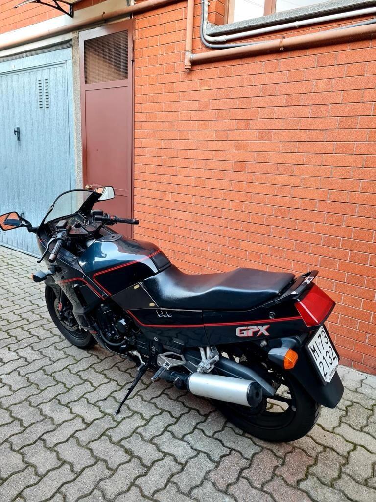 Kawasaki GPX 750 R