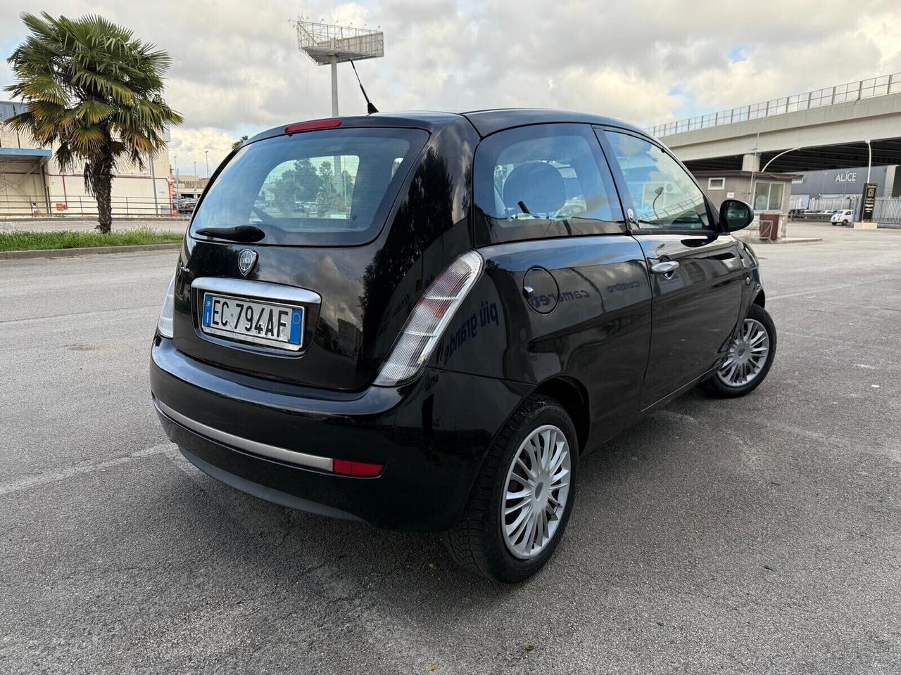 Lancia Ypsilon 1.4 Argento Ecochic GPL