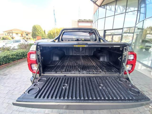 TOYOTA Hilux 2.8 D A/T 4WD 4 porte Double Cab Invincible