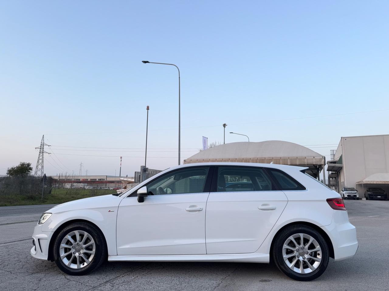 AUDI A3 Sportback 1.6 Tdi Admired S-LINE-Led Navi