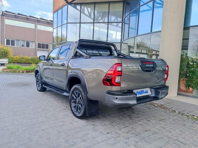 TOYOTA Hilux 2.8 D A/T 4WD 4 porte Double Cab Invincible