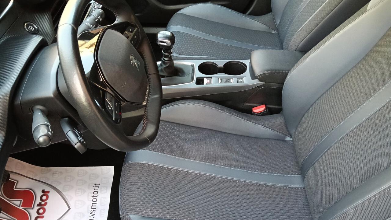 PEUGEOT 2008 1.2 BENZ-RETROC-NAVI