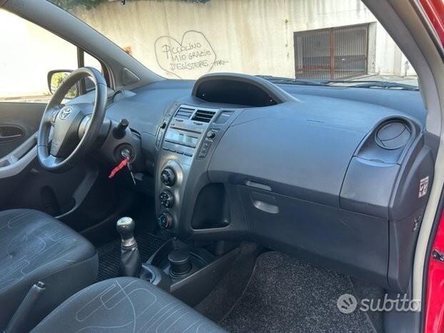 Toyota Yaris 1.0 5 ideale per neo patentati