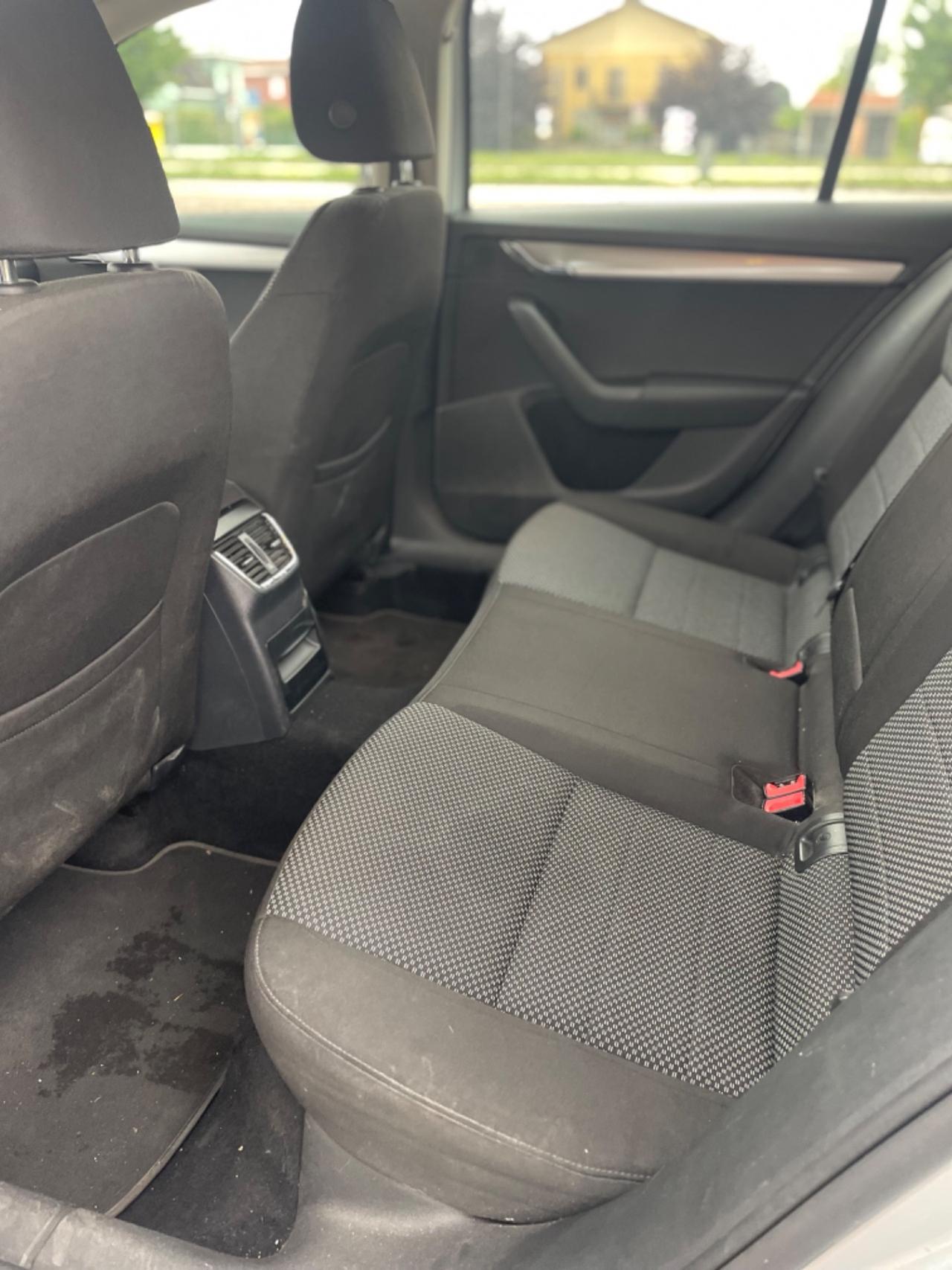 Skoda Octavia 1.6 TDI CR 110 CV DSG Wagon Executive