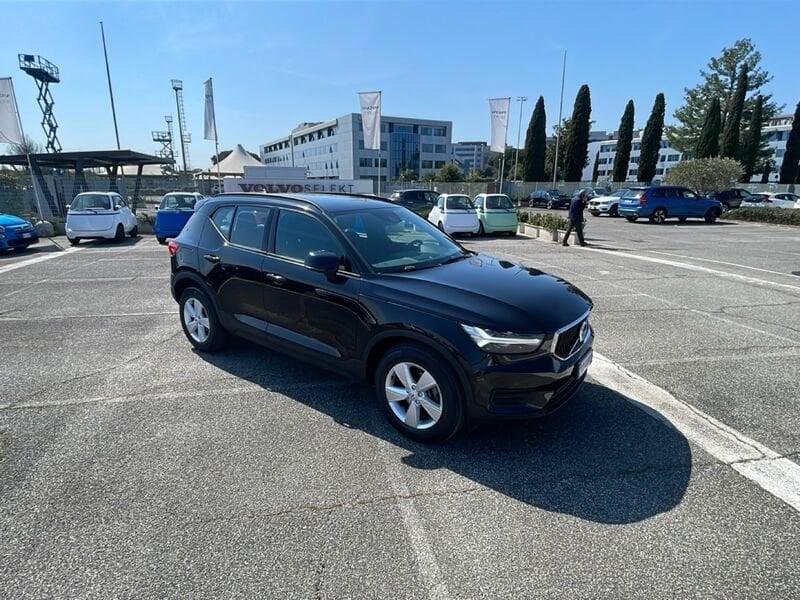 Volvo XC40 T2 Momentum AUTOCARRO