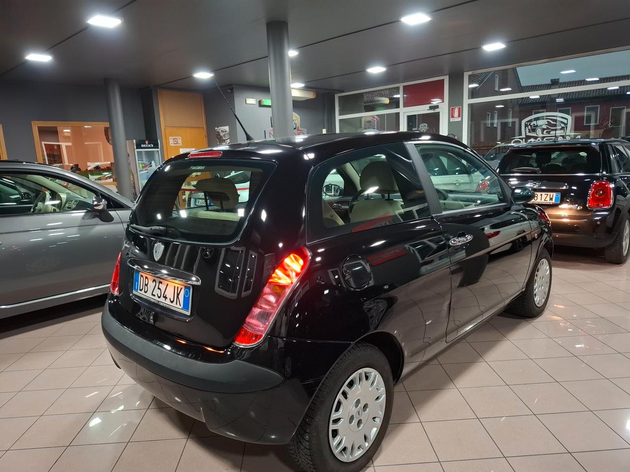 Lancia Ypsilon 1.2 benzina Neopatentati