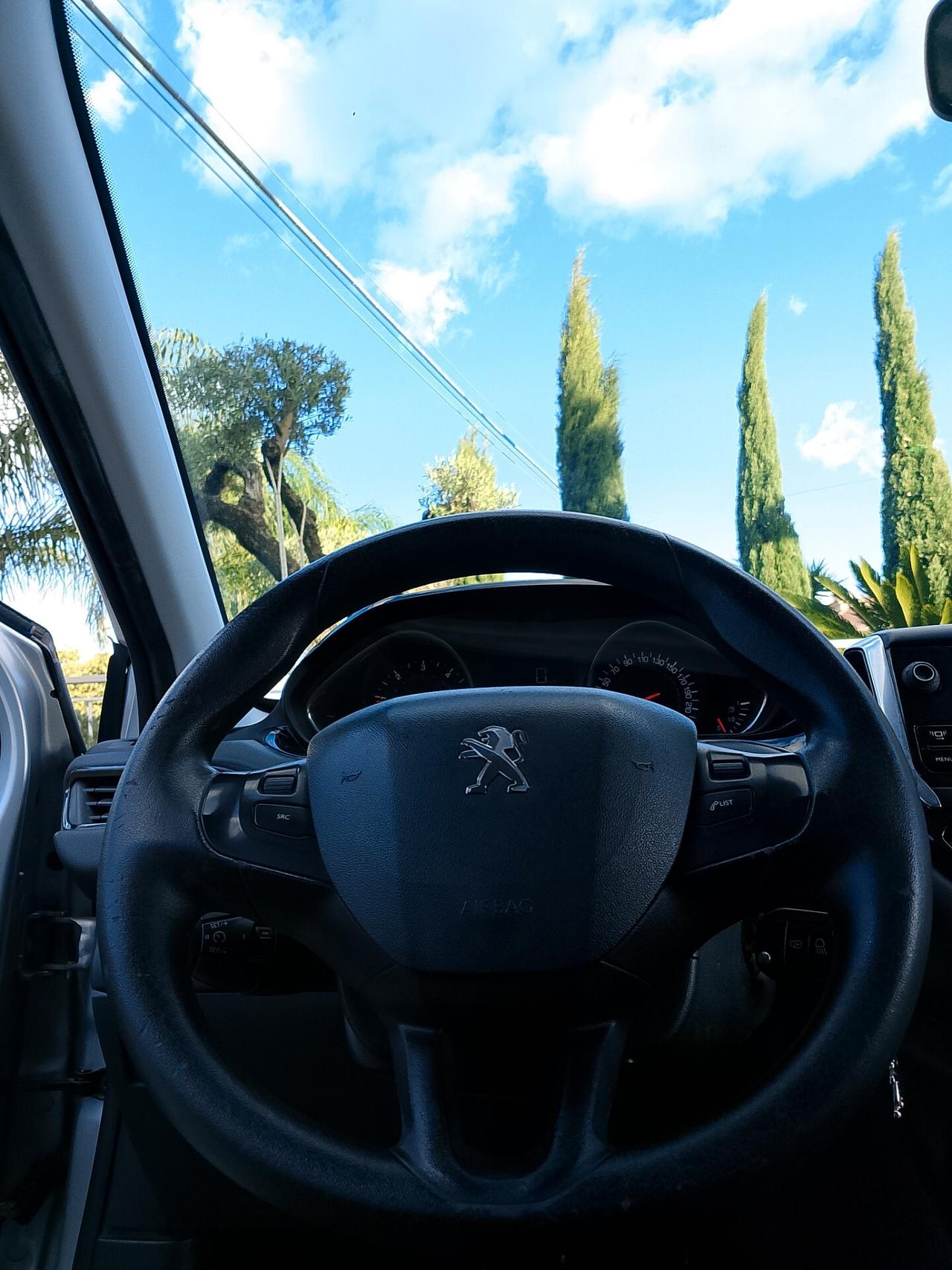 Peugeot 208 1.4 HDi 68 CV 5 porte Allure