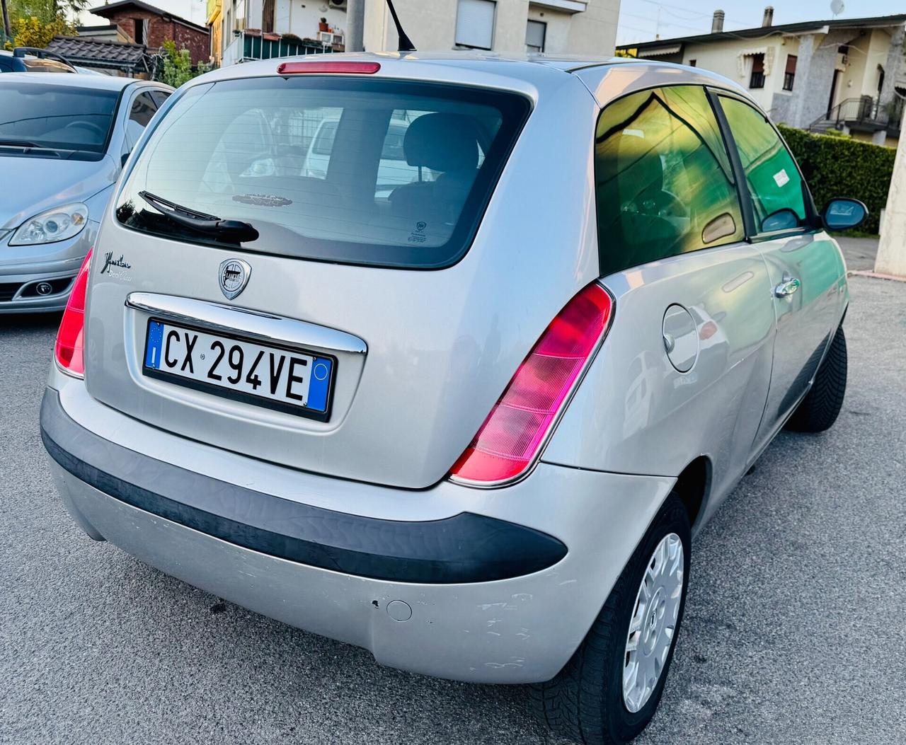 Lancia Ypsilon 1.2 16V Oro