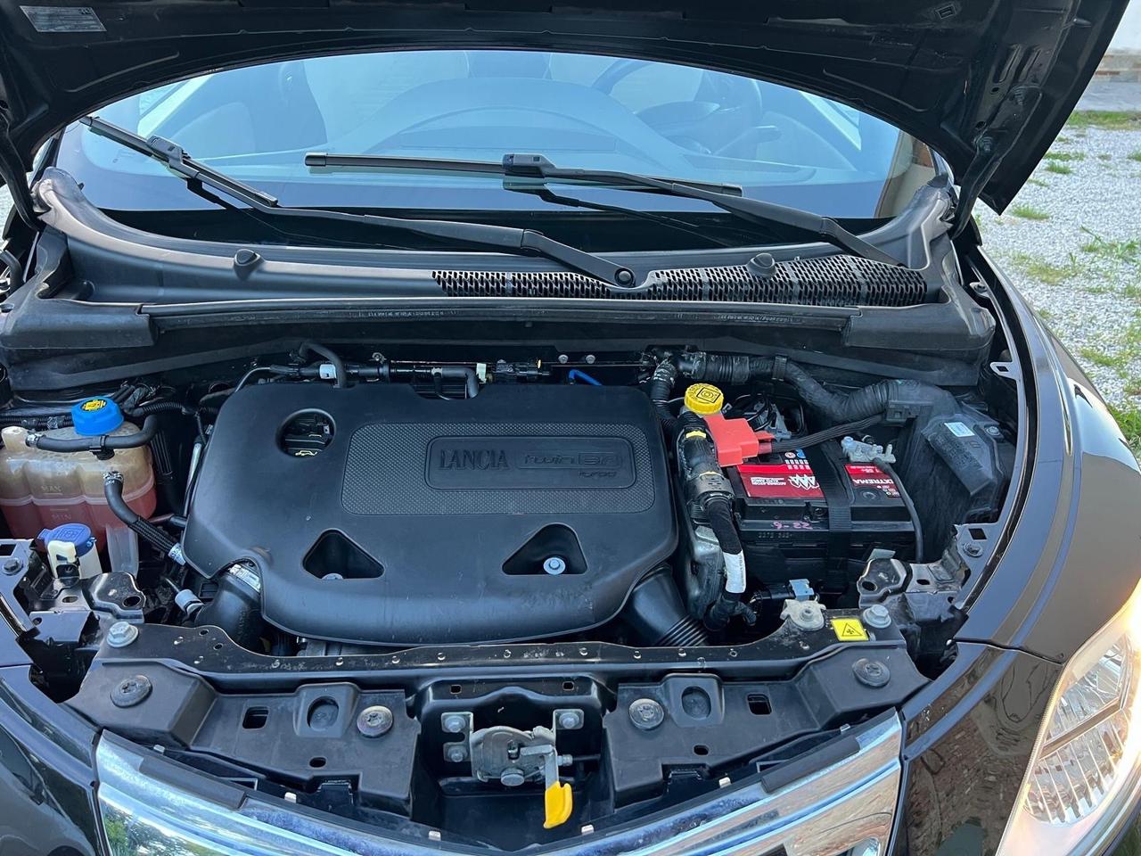 Lancia Ypsilon 0.9 TwinAir 85 CV 5 porte Metano Ecochic Elle
