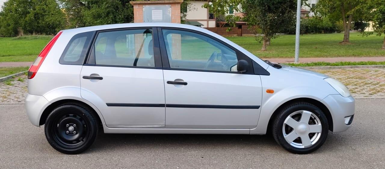 Ford Fiesta 1.4 16V 5p. Ghia
