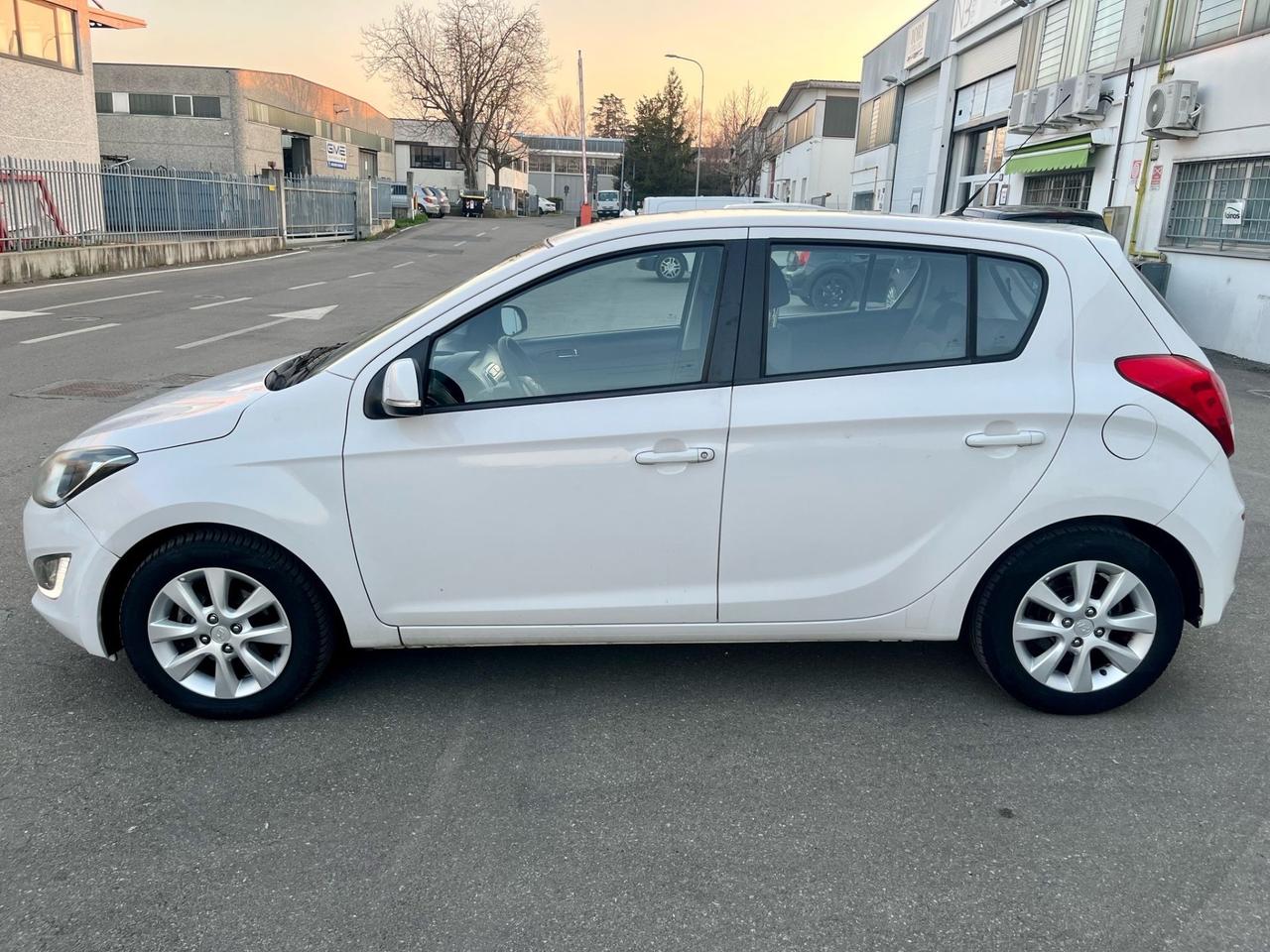 Hyundai i20 1.2benzina 2013 150.000km per neopatentati