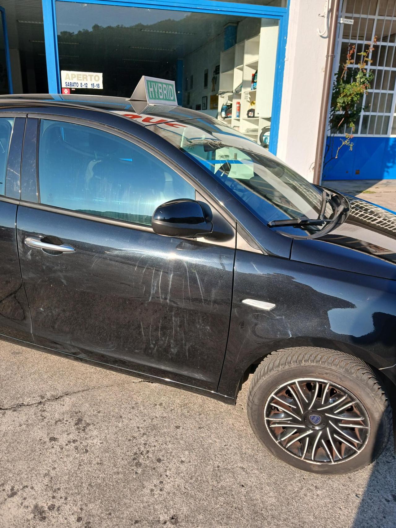 Lancia Ypsilon 1.0 FireFly 5 porte S&S Hybrid Ecochic Silver