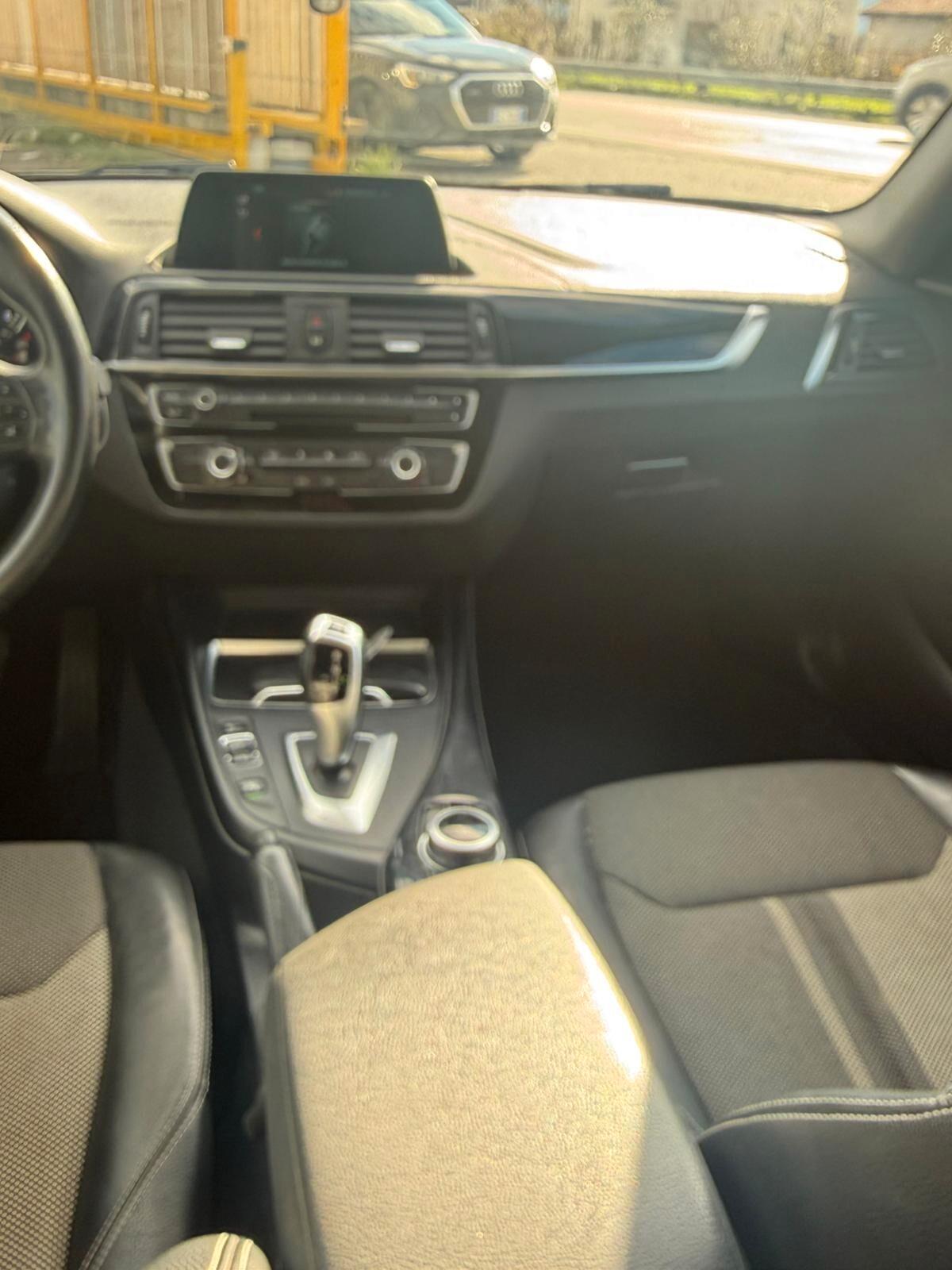 Bmw 118 118d 5p. Urban