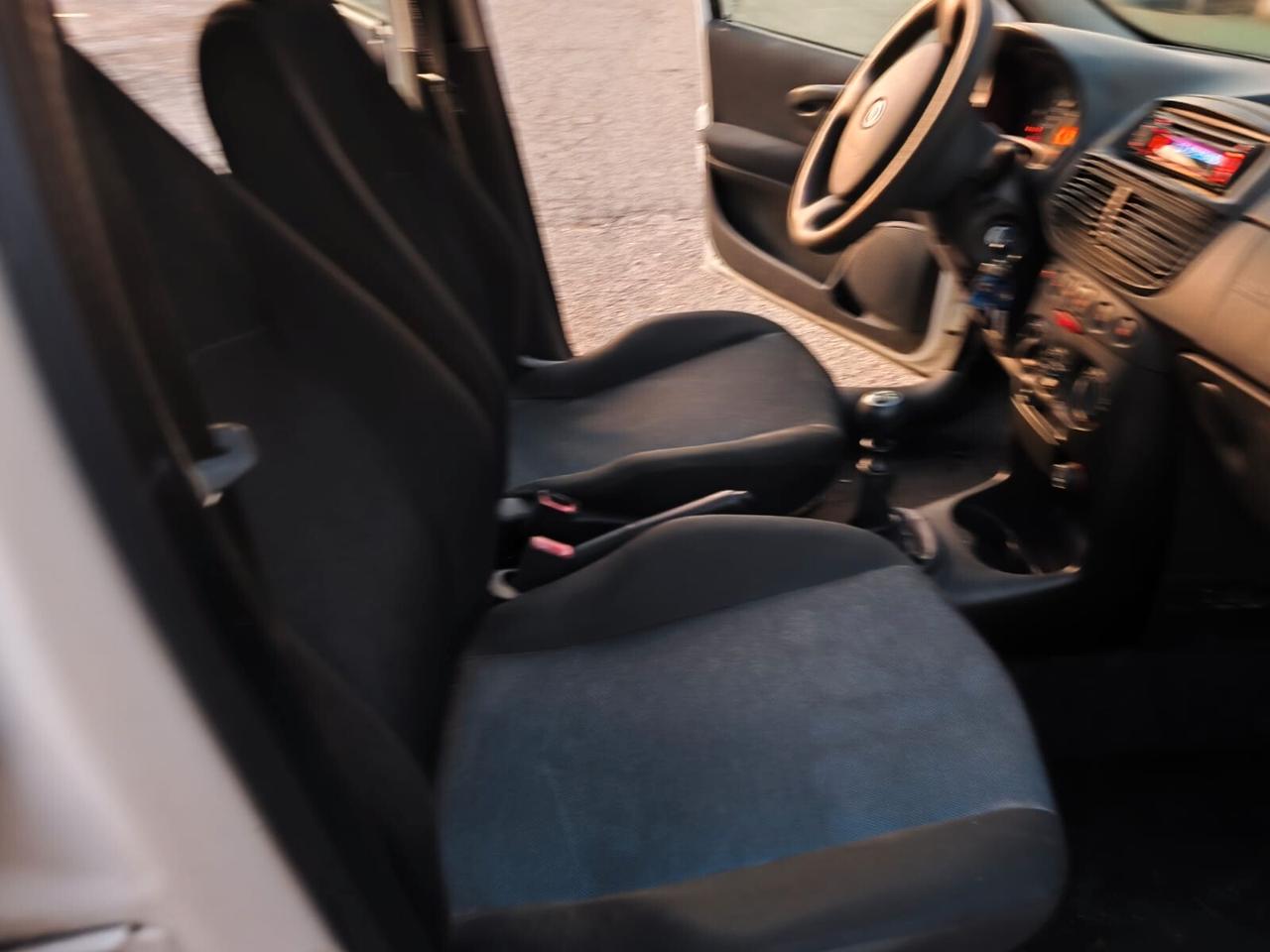 Fiat Punto 2007---1.2 Benzina Neopatentati